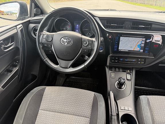 Toyota Auris 14 of 19