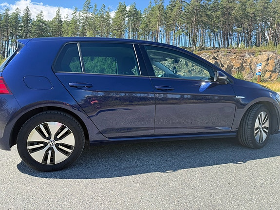 Volkswagen e-Golf VII 3 of 5