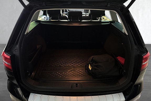 Volkswagen Passat 10 of 30