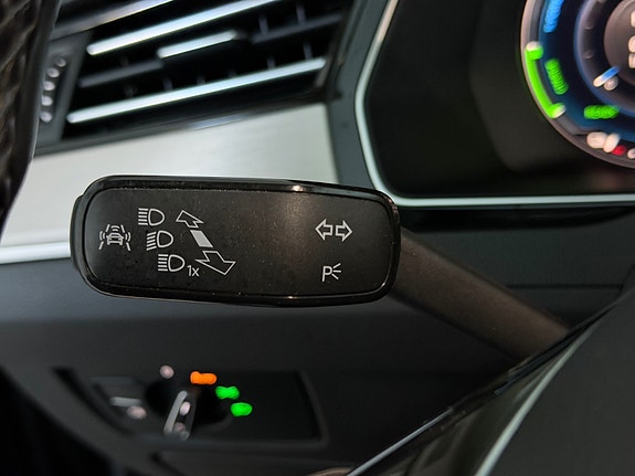 Volkswagen Passat 13 of 30