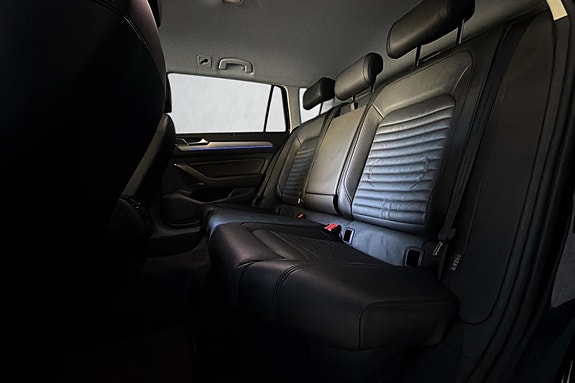 Volkswagen Passat 9 of 30