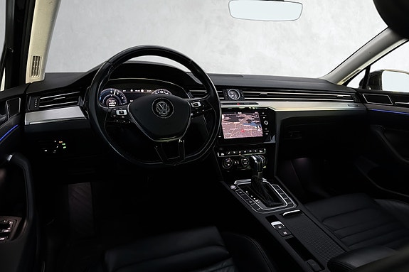Volkswagen Passat 7 of 30