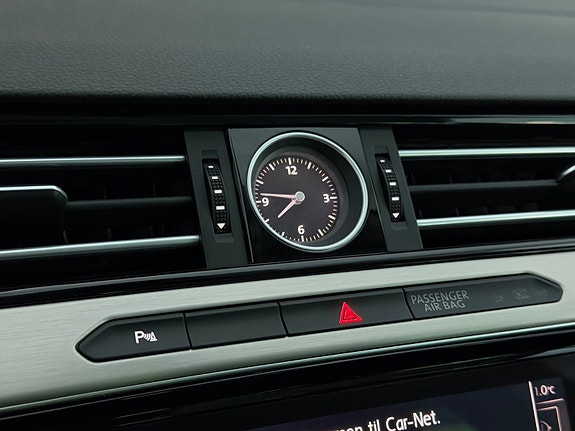 Volkswagen Passat 25 of 30