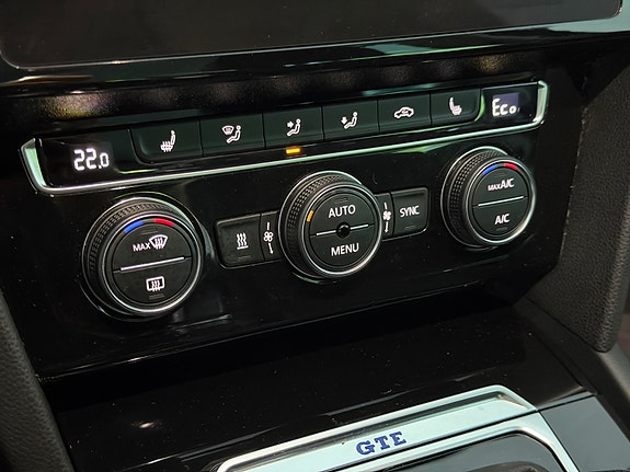 Volkswagen Passat 23 of 30