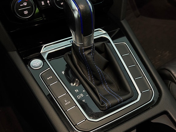 Volkswagen Passat 21 of 30