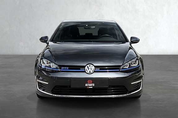 Volkswagen Golf VII 2 of 5