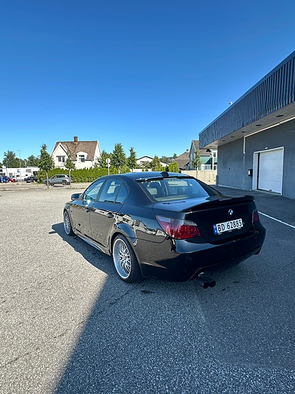 BMW 525d 3 of 5