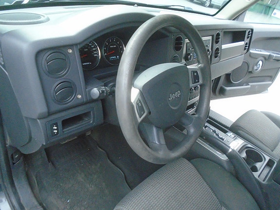 Jeep Commander 27 of 30