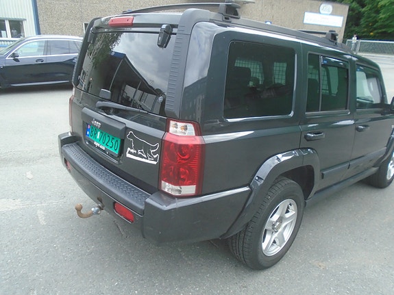 Jeep Commander 12 of 30