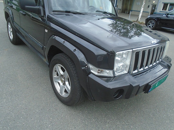 Jeep Commander 11 of 30