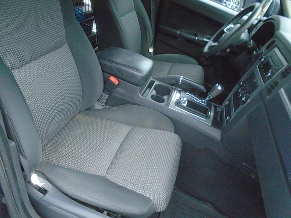 Jeep Commander 23 of 30