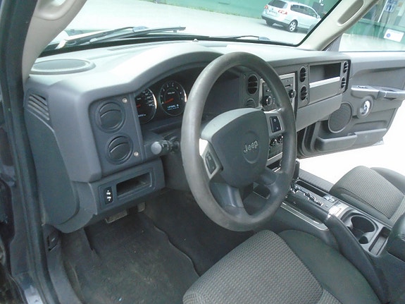 Jeep Commander 25 of 30