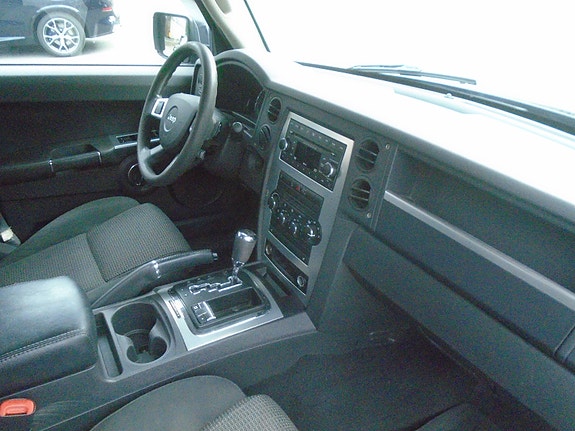 Jeep Commander 22 of 30