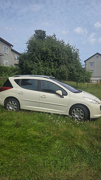Peugeot 207 SW 2 of 5