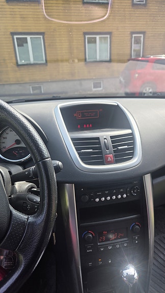 Peugeot 207 SW 7 of 12