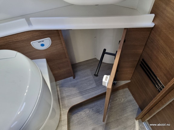 Benimar Amphytrion 967 / NY 2026 / Premium interiør / stekeovn 28 of 30