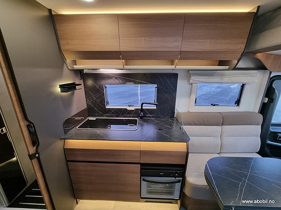 Benimar Amphytrion 967 / NY 2026 / Premium interiør / stekeovn 12 of 30