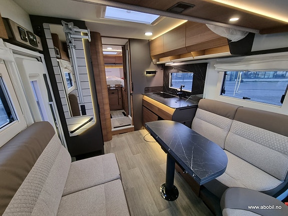 Benimar Amphytrion 967 / NY 2026 / Premium interiør / stekeovn 6 of 30