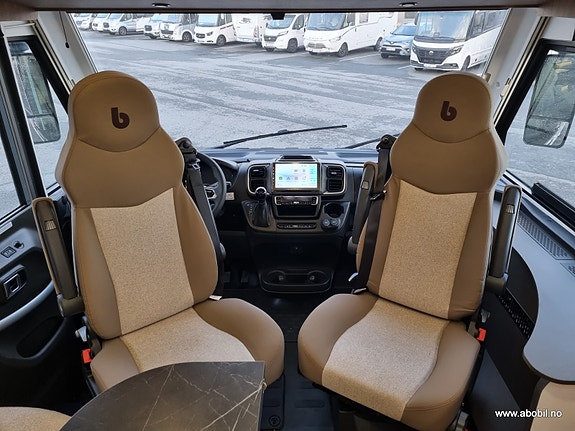 Benimar Amphytrion 967 / NY 2026 / Premium interiør / stekeovn 4 of 30