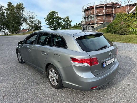 Toyota Avensis 4 of 8