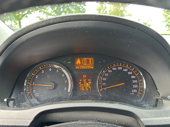 Toyota Avensis 7 of 8