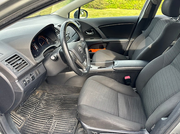 Toyota Avensis 5 of 8