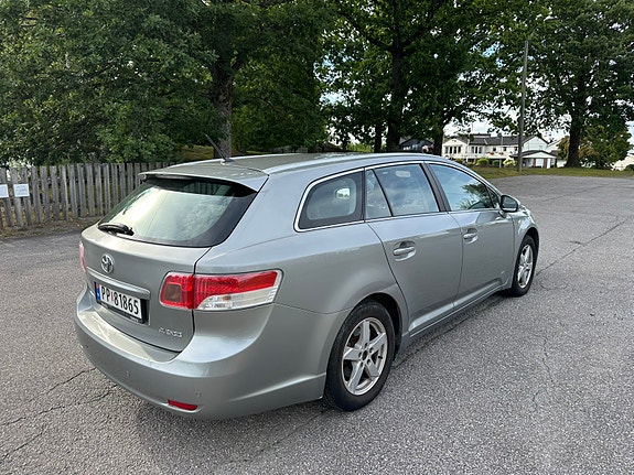 Toyota Avensis 3 of 8