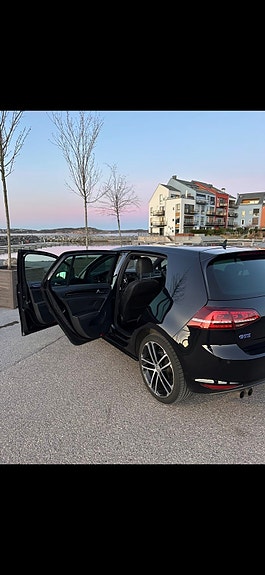Volkswagen Golf VII 4 of 9
