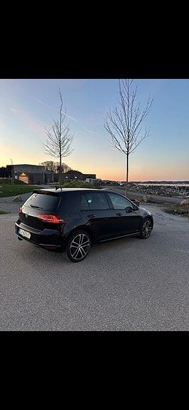 Volkswagen Golf VII 6 of 9