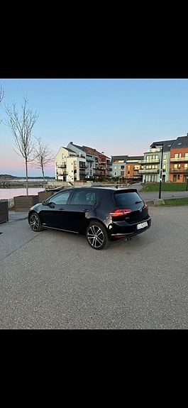 Volkswagen Golf VII 8 of 9
