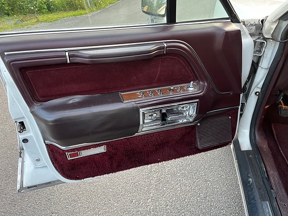 Lincoln Town Car 14 of 29