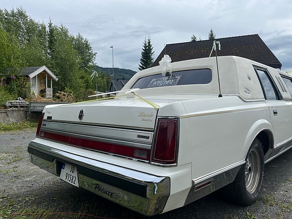 Lincoln Town Car 25 of 29