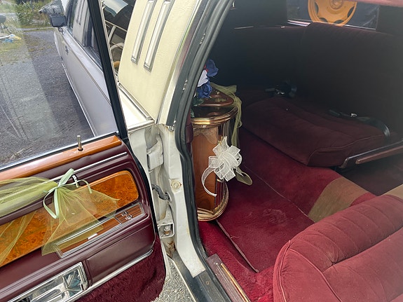 Lincoln Town Car 24 of 29
