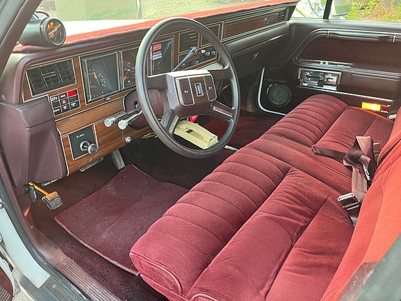 Lincoln Town Car 13 of 29