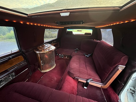 Lincoln Town Car 16 of 29