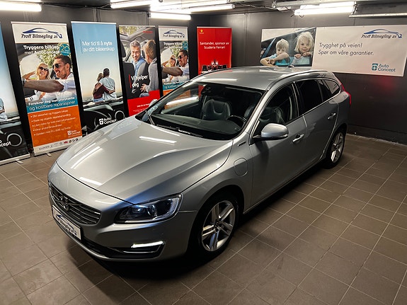 Volvo V60 2 of 5