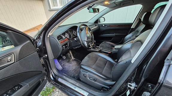 Skoda Superb 2 of 5