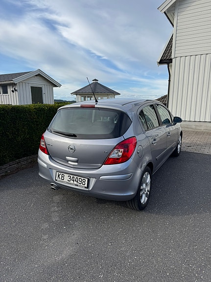 Opel Corsa 2 of 8
