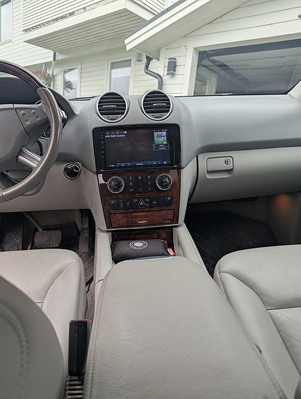 Mercedes-Benz ML320 5 of 5