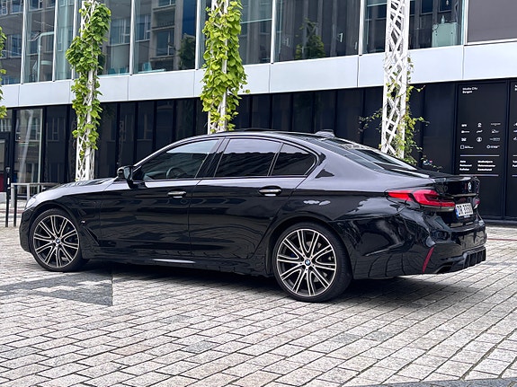 BMW 530e 3 of 5
