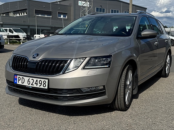 Skoda Octavia 2 of 5