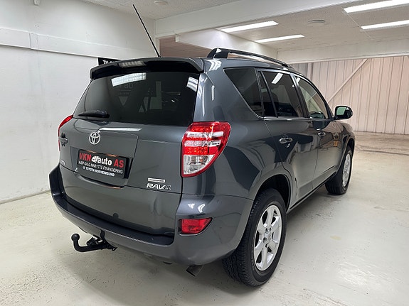 Toyota RAV4 16 of 30