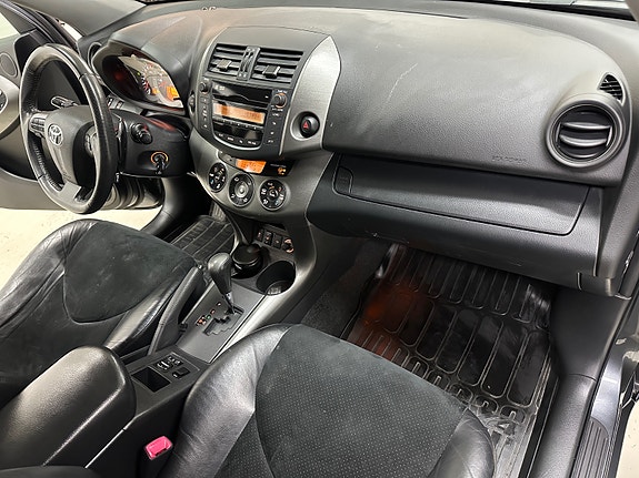 Toyota RAV4 26 of 30