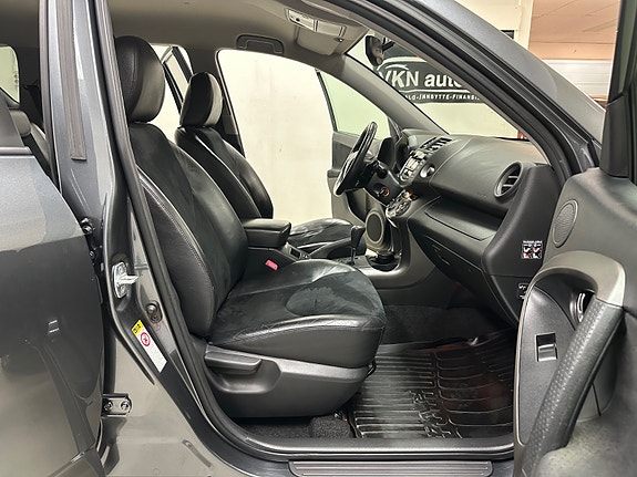Toyota RAV4 29 of 30