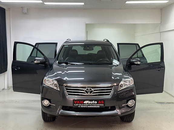 Toyota RAV4 8 of 30