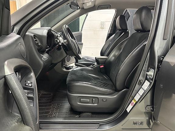 Toyota RAV4 27 of 30