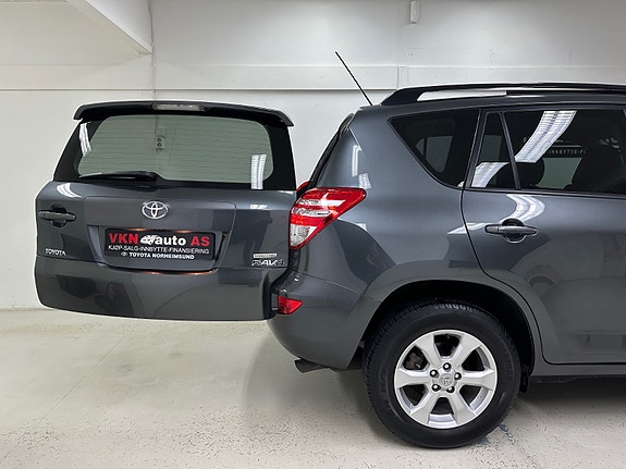 Toyota RAV4 18 of 30