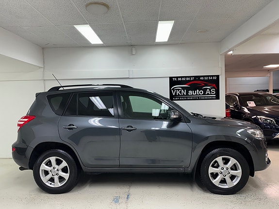Toyota RAV4 4 of 30