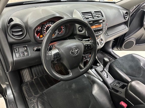 Toyota RAV4 25 of 30