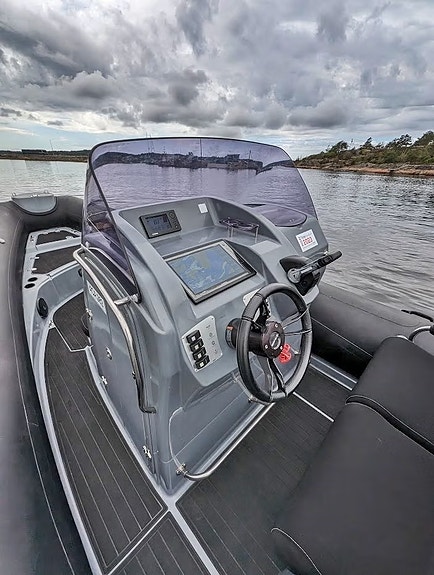 Flott Brig Eagle 780 med 300 hk Yamaha 5 of 5